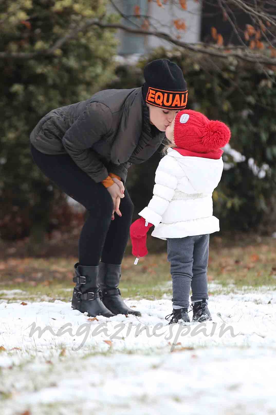 michelle trusardi dia de nieve con sus hijos