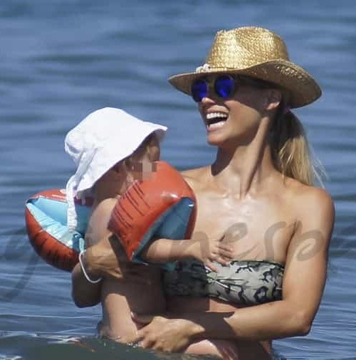Michelle Hunziker y su familia vacaciones en la Toscana