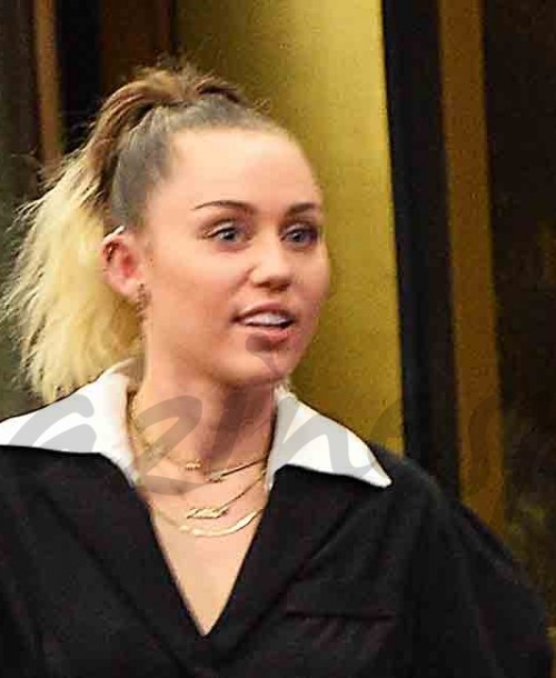 La original forma de presentar su próximo álbum Miley Cyrus