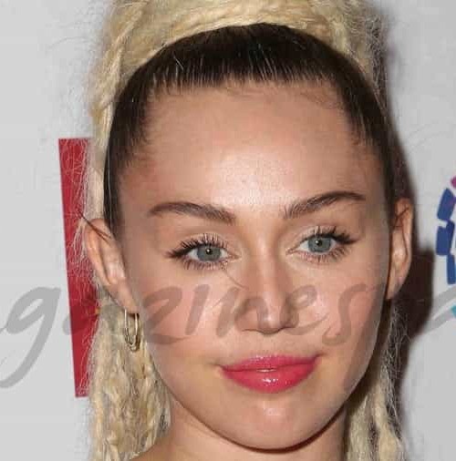 Miley Cyrus consigue 50.000 dólares por “chupar” un piano