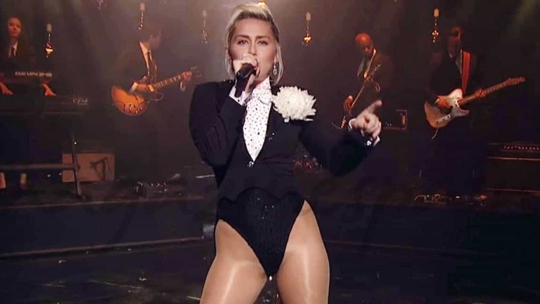 Miley Cyrus vuelve a los escenarios … Y vuelve a sorprender