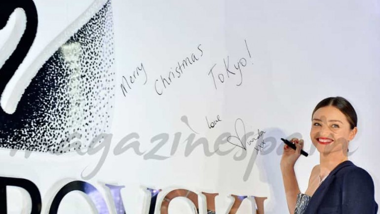 Miranda Kerr enciende la Navidad en Tokyo