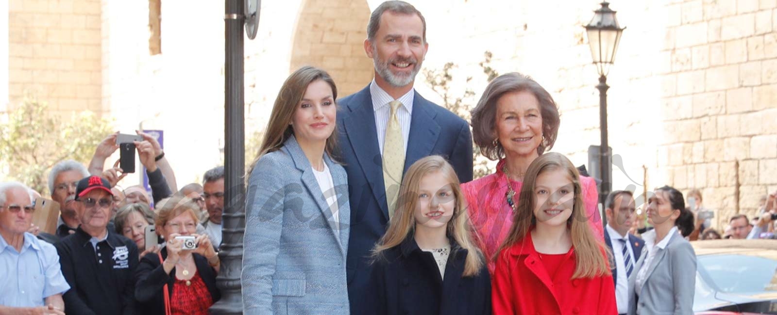 Los Reyes y sus hijas, en la tradicional misa de Pascua