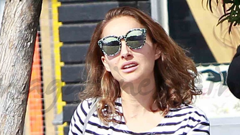 Natalie Portman paseo con su hija