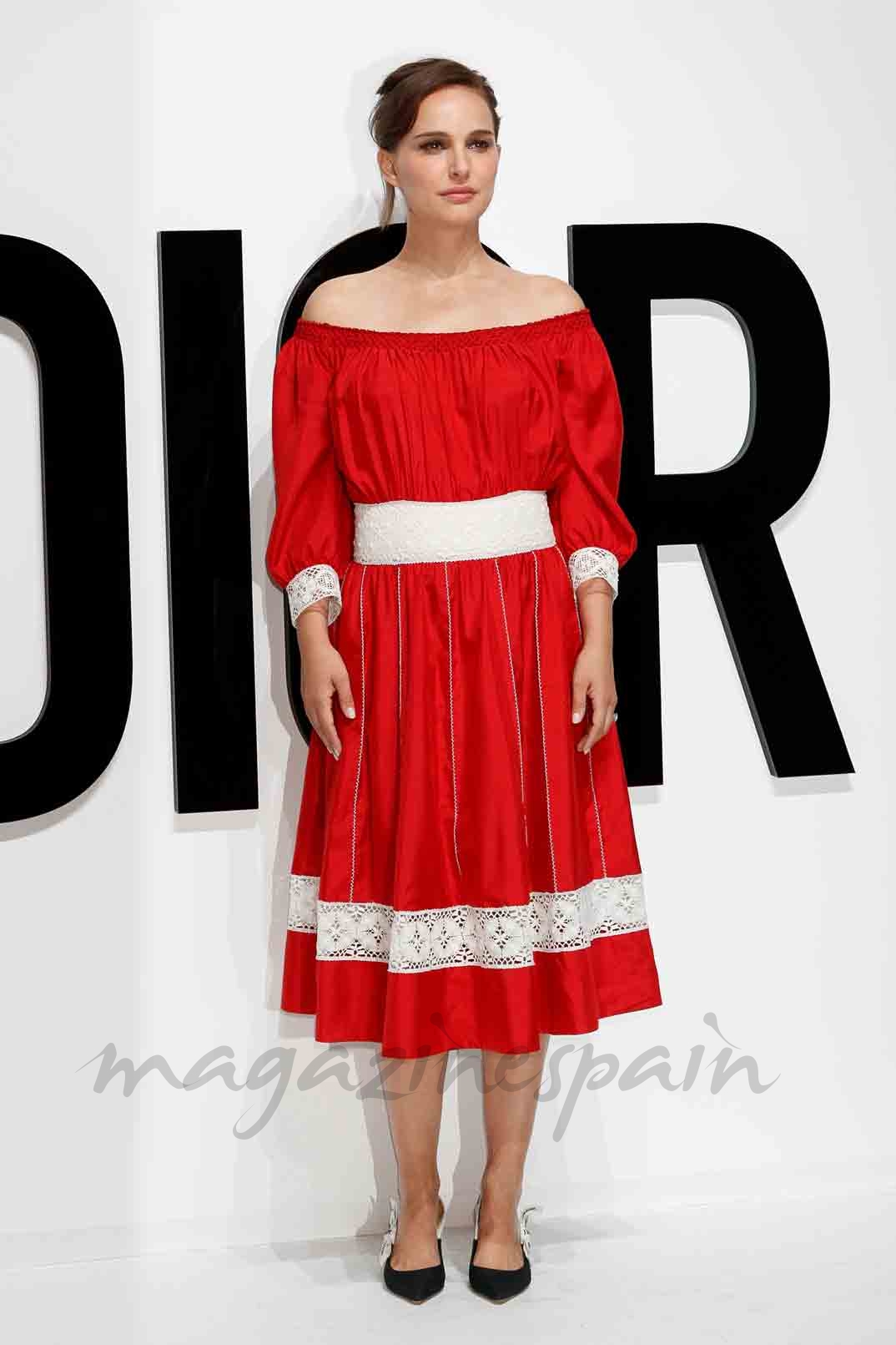 natalie portman apuesta por el rojo