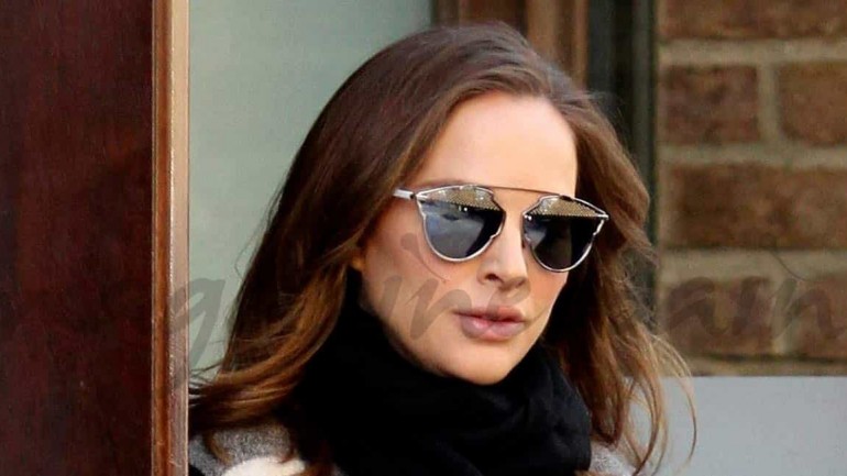 Una embarazadísima Natalie Portman, camino a los Óscar