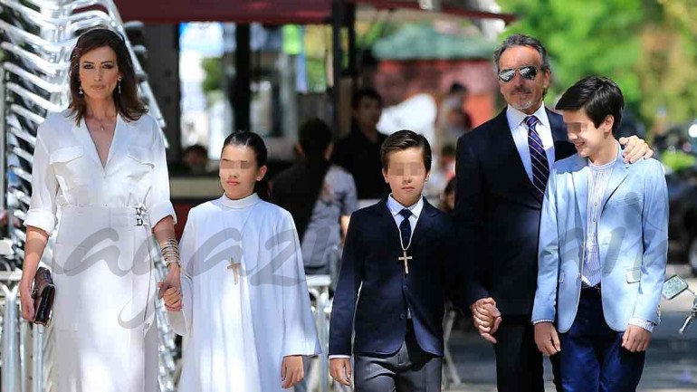 Nieves Álvarez y su ex Marco Severni, en la comunión de sus hijos