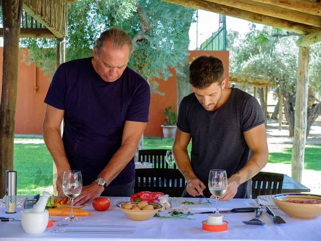 Bertín Osborne y Pablo Alborán - Mi casa es la tuya © Mediaset