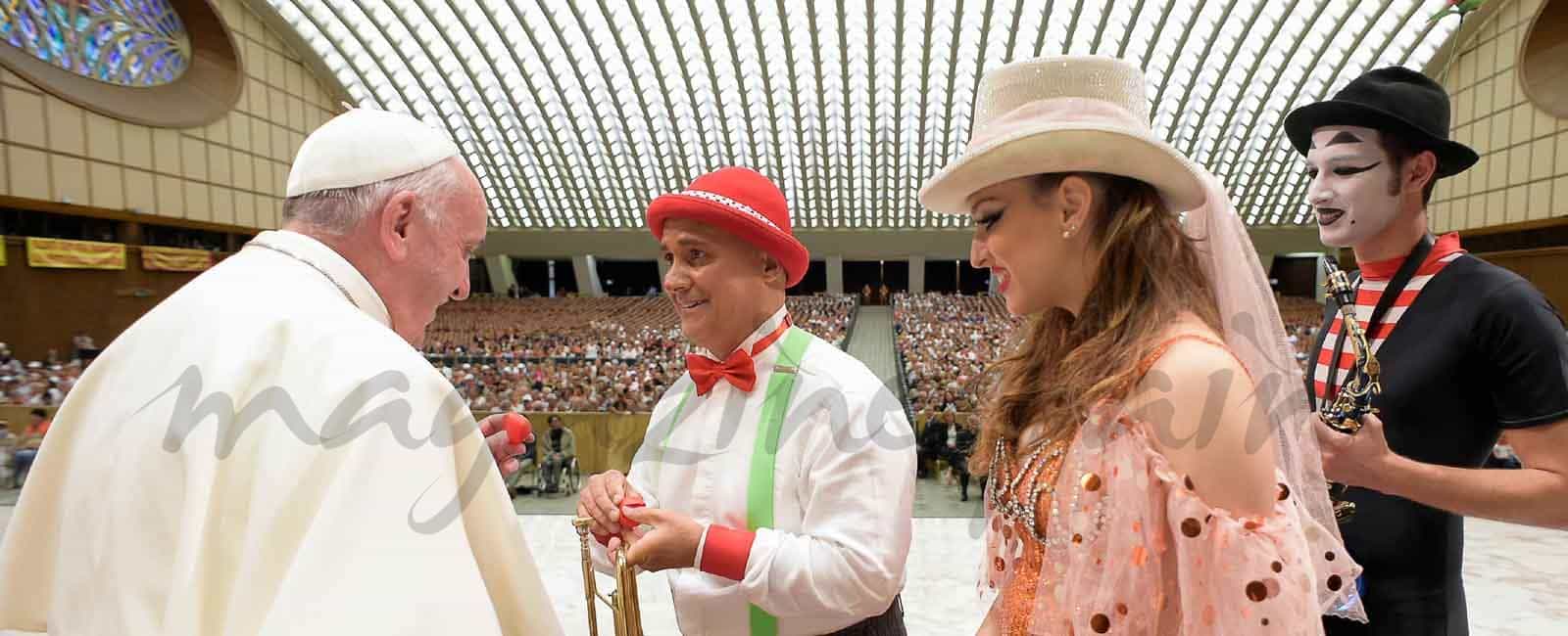 susto del papa francisco en el circo