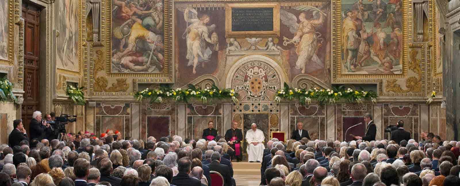 papa-francisco recibe -premio-carlomagno