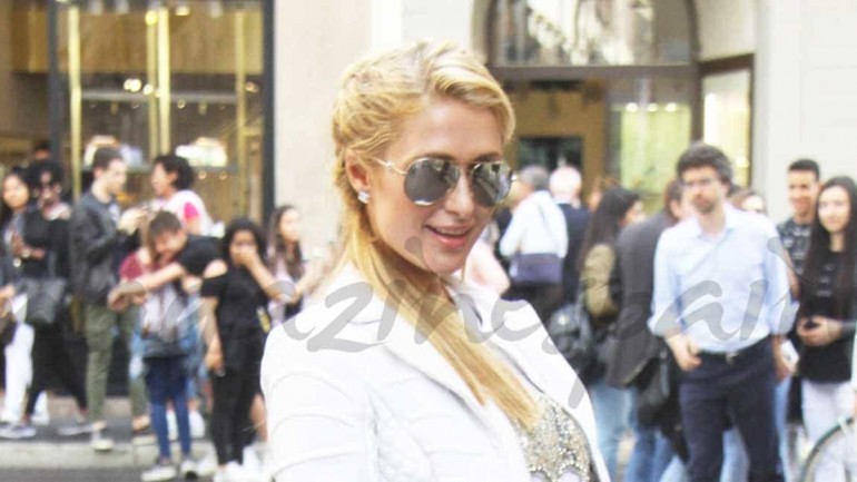 Paris Hilton levanta expectación por las calles de Milan