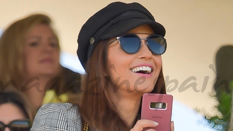 Paula Echevarría y su hija Daniella se divierten en el Hipódromo