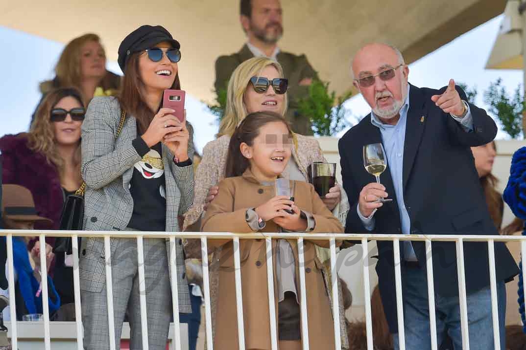 Paula Echevarría con sus padres y su hija Daniella