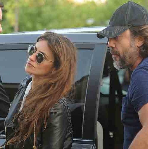 Penélope Cruz y Javier Bardem llegan al tanatorio