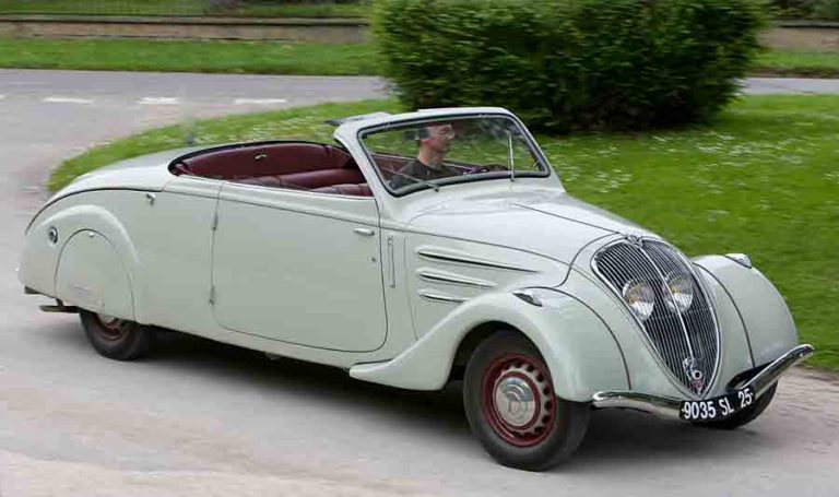 JEP voiture Peugeot 402 en tôle bicolore N° 7455 moteur