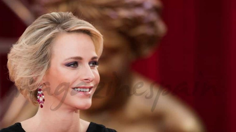 La princesa Charlene recupera la sonrisa