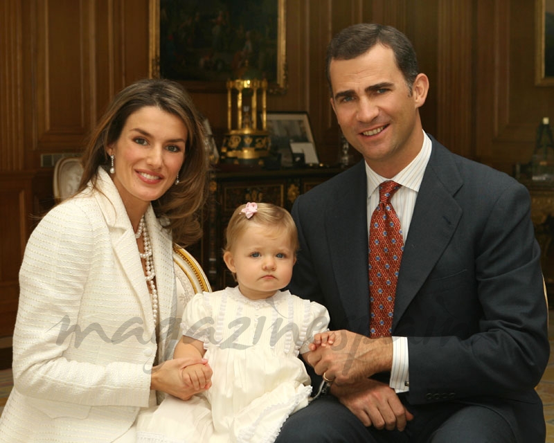Reyes don Felipe y doña Letizia con la princesa Leonor - © Casa S.M. El Rey