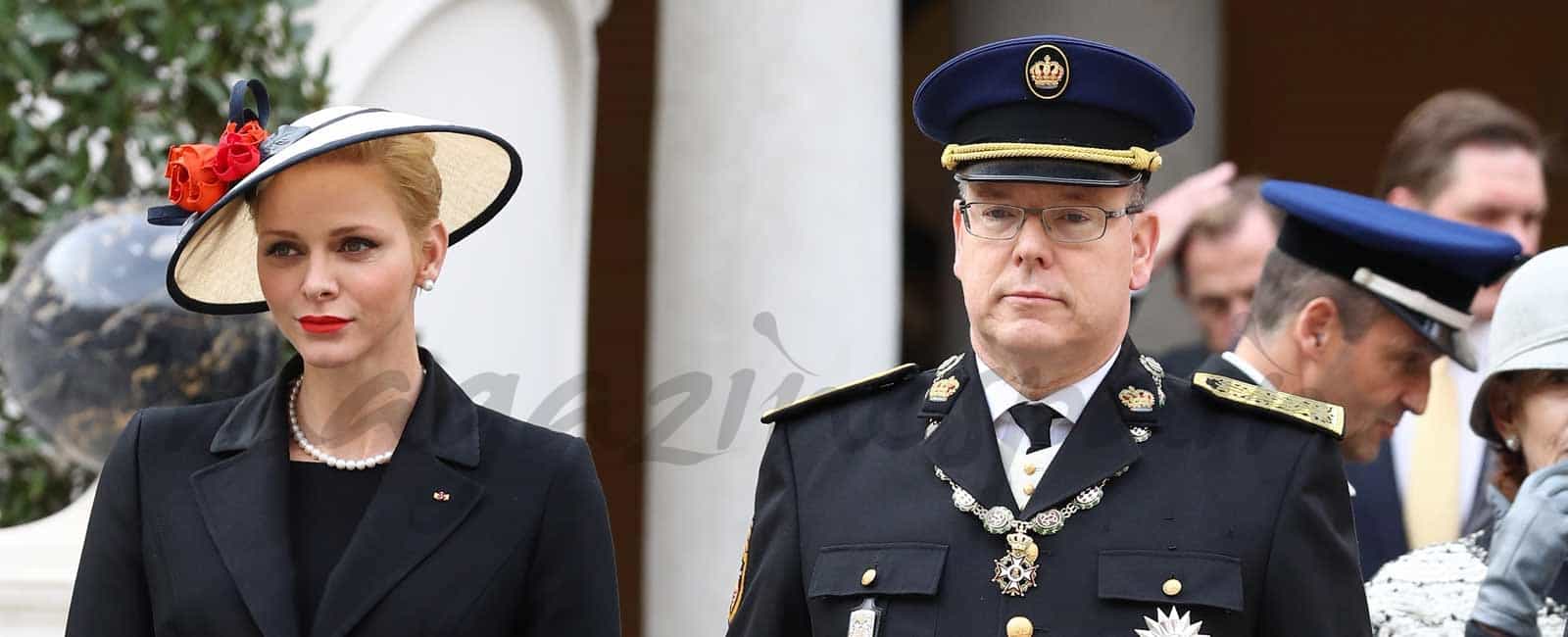 alberto y charlene en el dia nacional de monaco