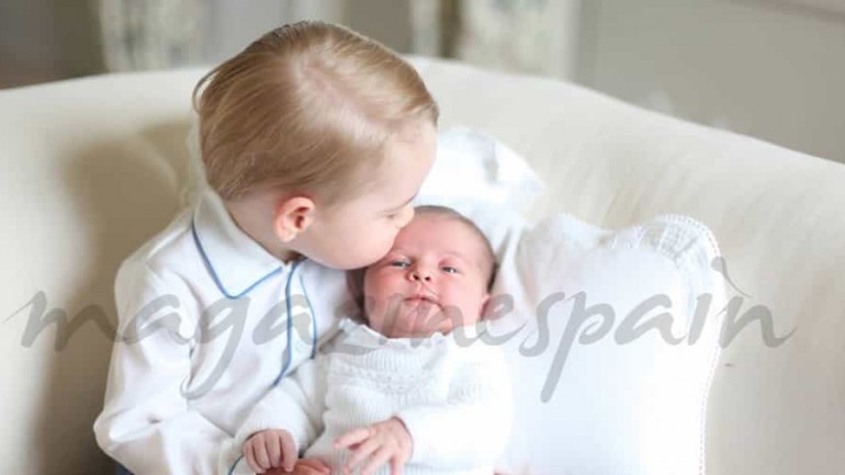 Primeras fotos de los príncipes George y Charlotte juntos