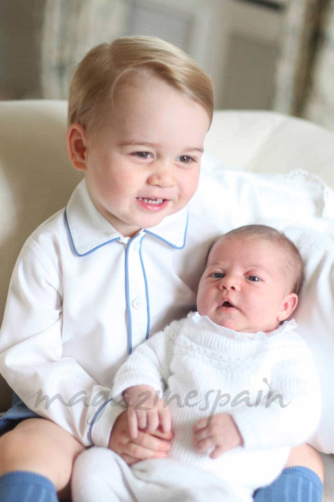Primeras fotos de los príncipes George y Charlotte juntos