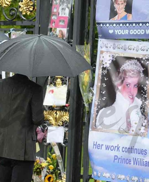 Los príncipes Guillermo y Enrique rinden homenaje a su madre, en el 20 aniversario de su muerte