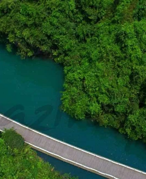 El increíble puente de madera sobre el río Shiziguan