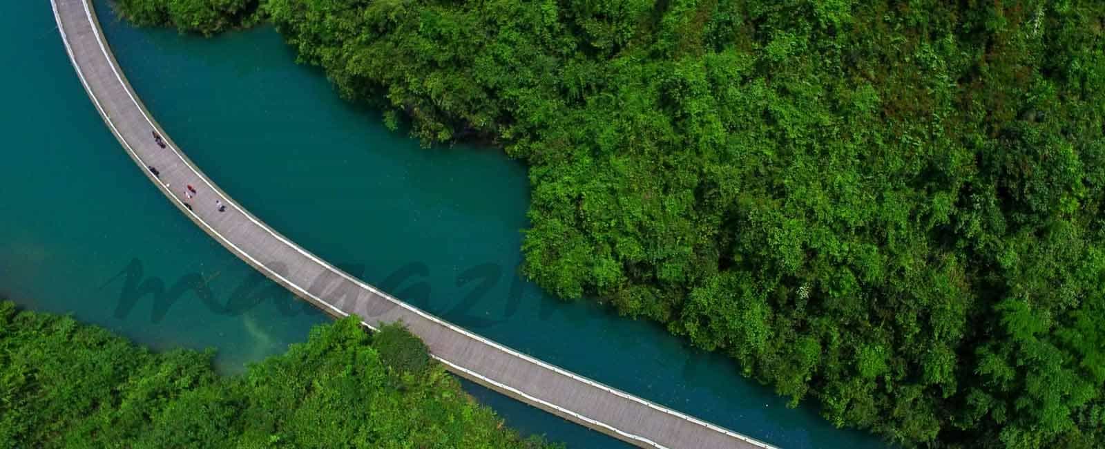 El increíble puente de madera sobre el río Shiziguan