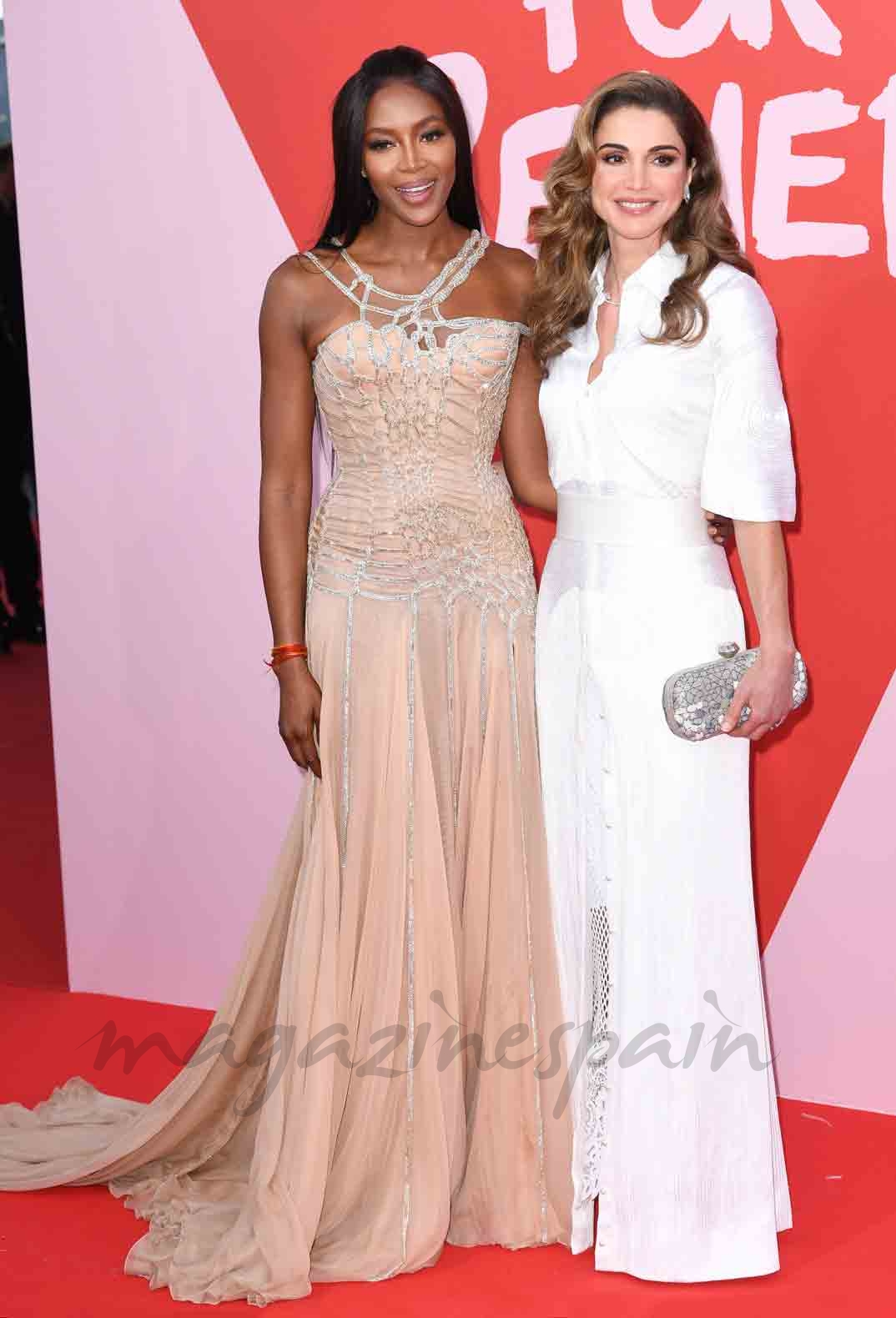 rania de jordania y naomi campbell juntas en cannes