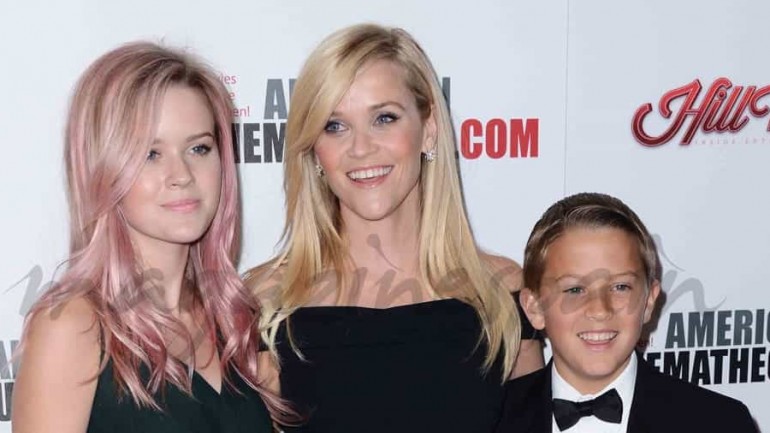 Reese Witherspoon presume de familia y amigos
