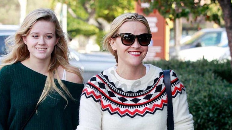 Reese Witherspoon y su hija «dos gotas de agua»
