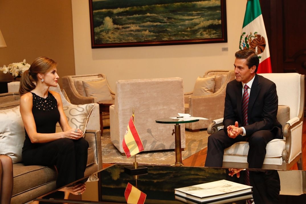 La Reina con el Presidente de los Estados Unidos Mexicanos, Enrique Peña Nieto, durante su encuentro © Casa S.M. El Rey