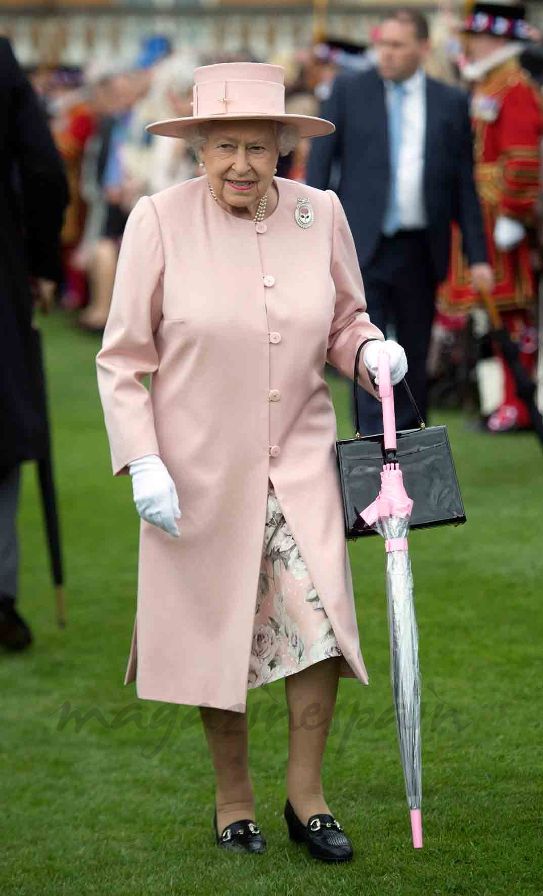 reina isabel en la fiesta de la familia real britanica