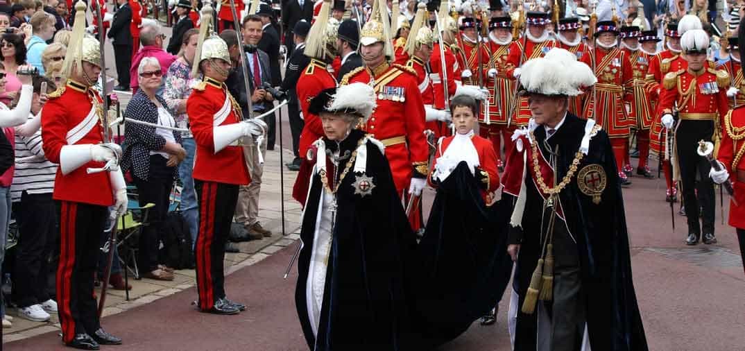 La Familia Real inglesa en la Orden de la Jarretera