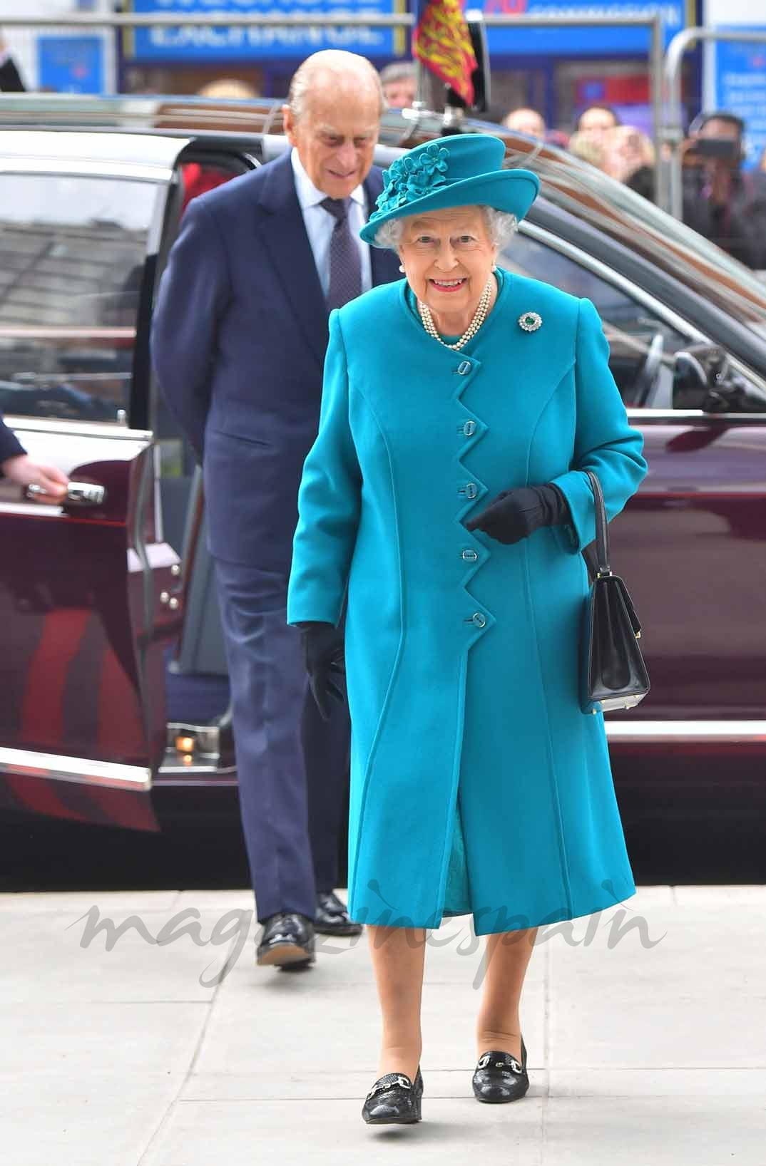 Reina Isabel II de Inglaterra con sus bisnietos