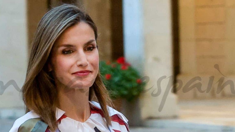 ¿Qué próximo vestido elegirá la reina Letizia del diseñador Juan Vidal?