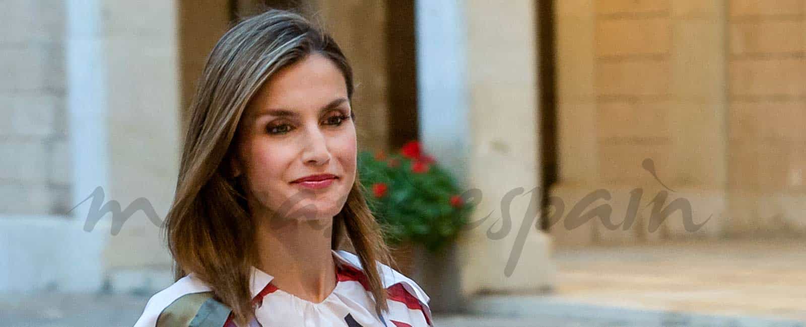 ¿Qué próximo vestido elegirá la reina Letizia del diseñador Juan Vidal?