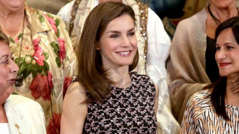 La reina Letizia muestra de nuevo su apoyo a la mujer
