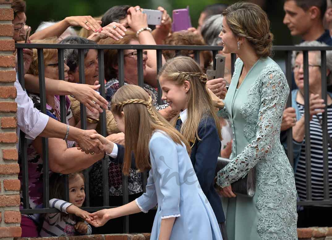 Reina Letizia con la princesa Leonor y la infanta Sofía