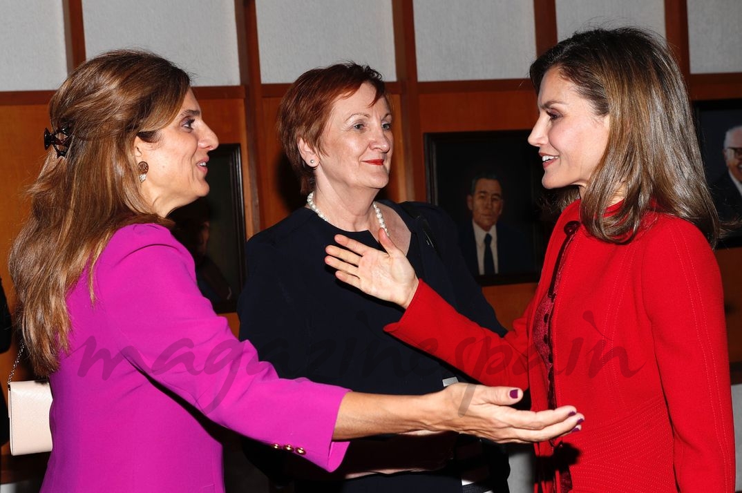 Doña Letizia junto a la presidenta de la Unión Internacional Contra el Cáncer, Sanchia Aranda y la presidenta electa de la Unión Internacional Contra el Cáncer, Su Alteza Real Dina Mired de Jordania © Casa S.M. El Rey