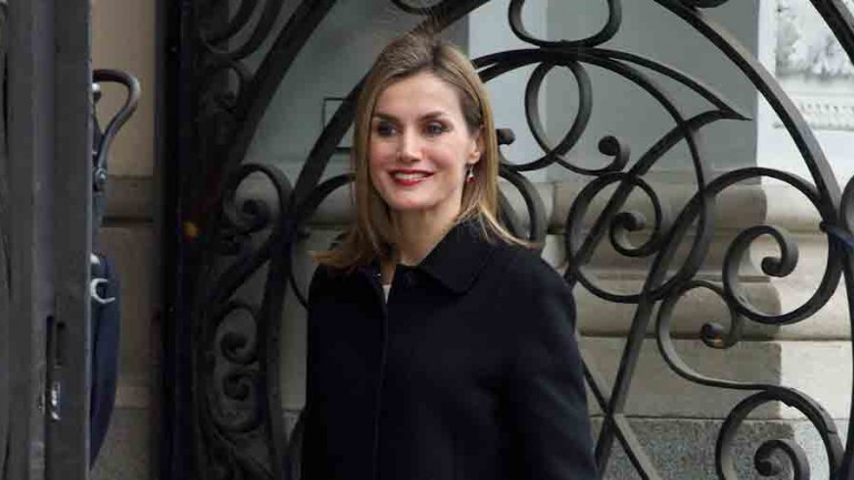 La Reina, apoya el uso del español