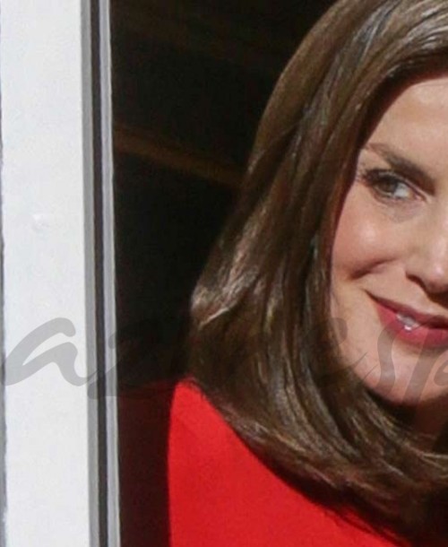 La reina Letizia apuesta por un nuevo estampado, la pata de gallo