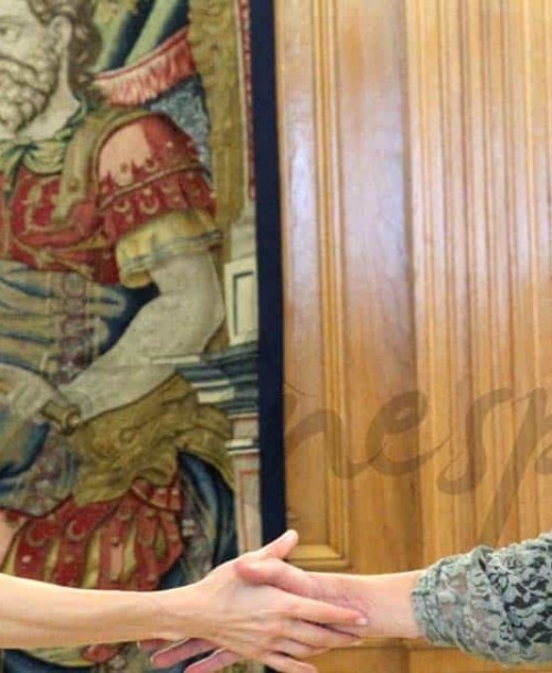 El look «sporty-chic» de la Reina Letizia