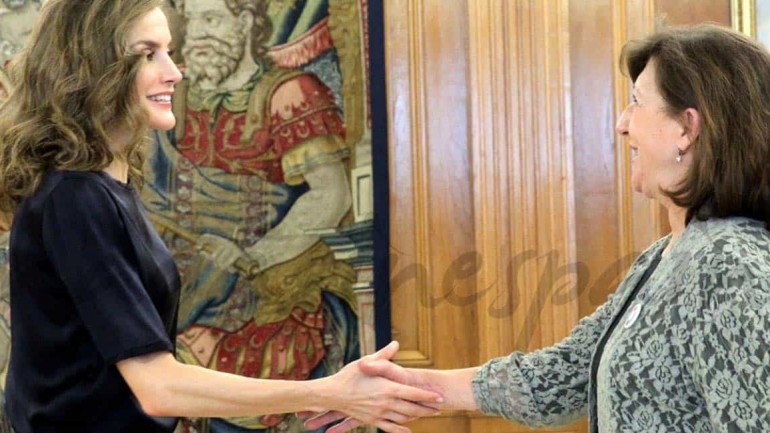 El look «sporty-chic» de la Reina Letizia