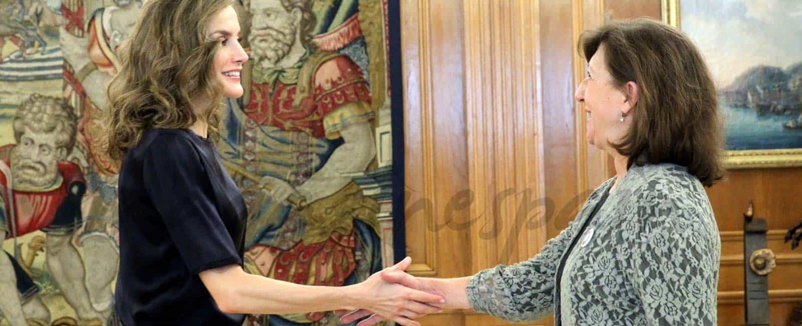 El look «sporty-chic» de la Reina Letizia