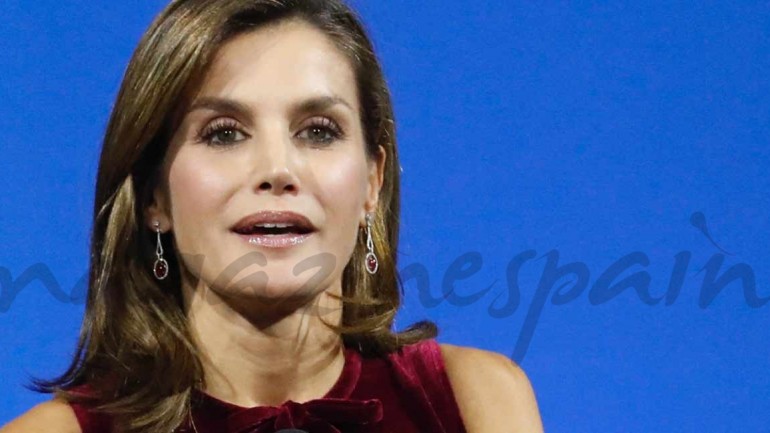 La reina Letizia en el Official World Cancer Leader’s Summit… De Nina Ricci a Felipe Varela