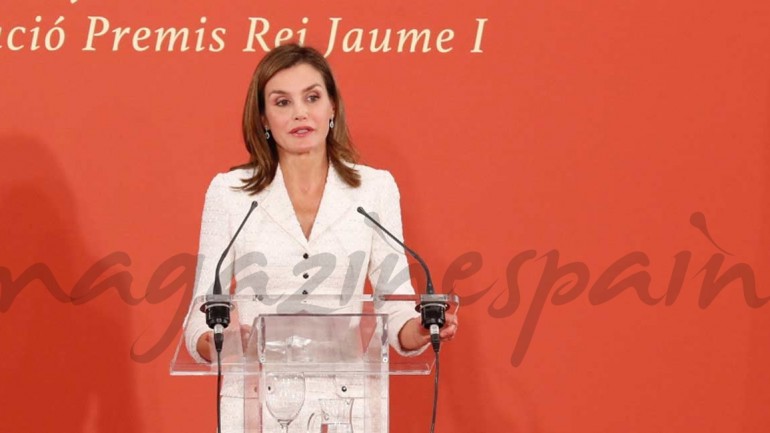 La reina Letizia entrega los Premios Rey Jaime I, de nuevo en solitario