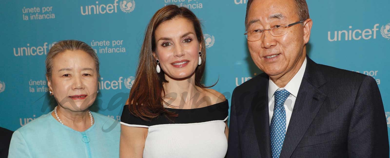 La reina Letizia elige un nuevo vestido de Carolina Herrera para entregar los Premios Unicef