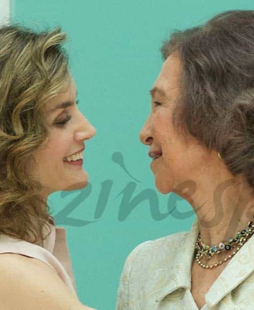 La reina Letizia, muy cariñosa y cómplice con la reina Sofía