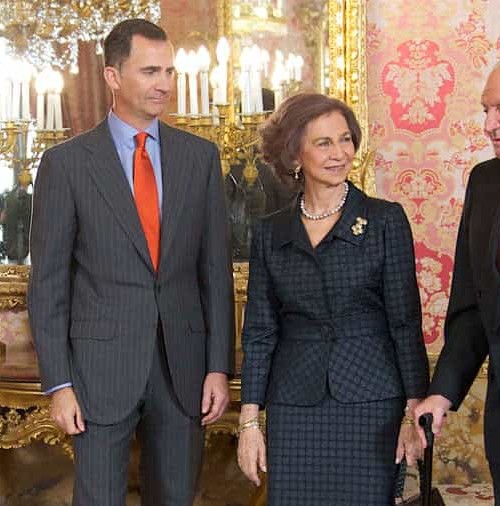 El Rey don Juan Carlos anuncia su abdicación al trono