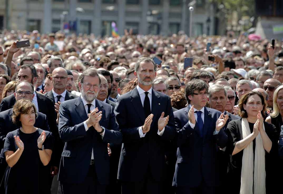 Rey don Felipe minuto de silencio victimas Barcelona